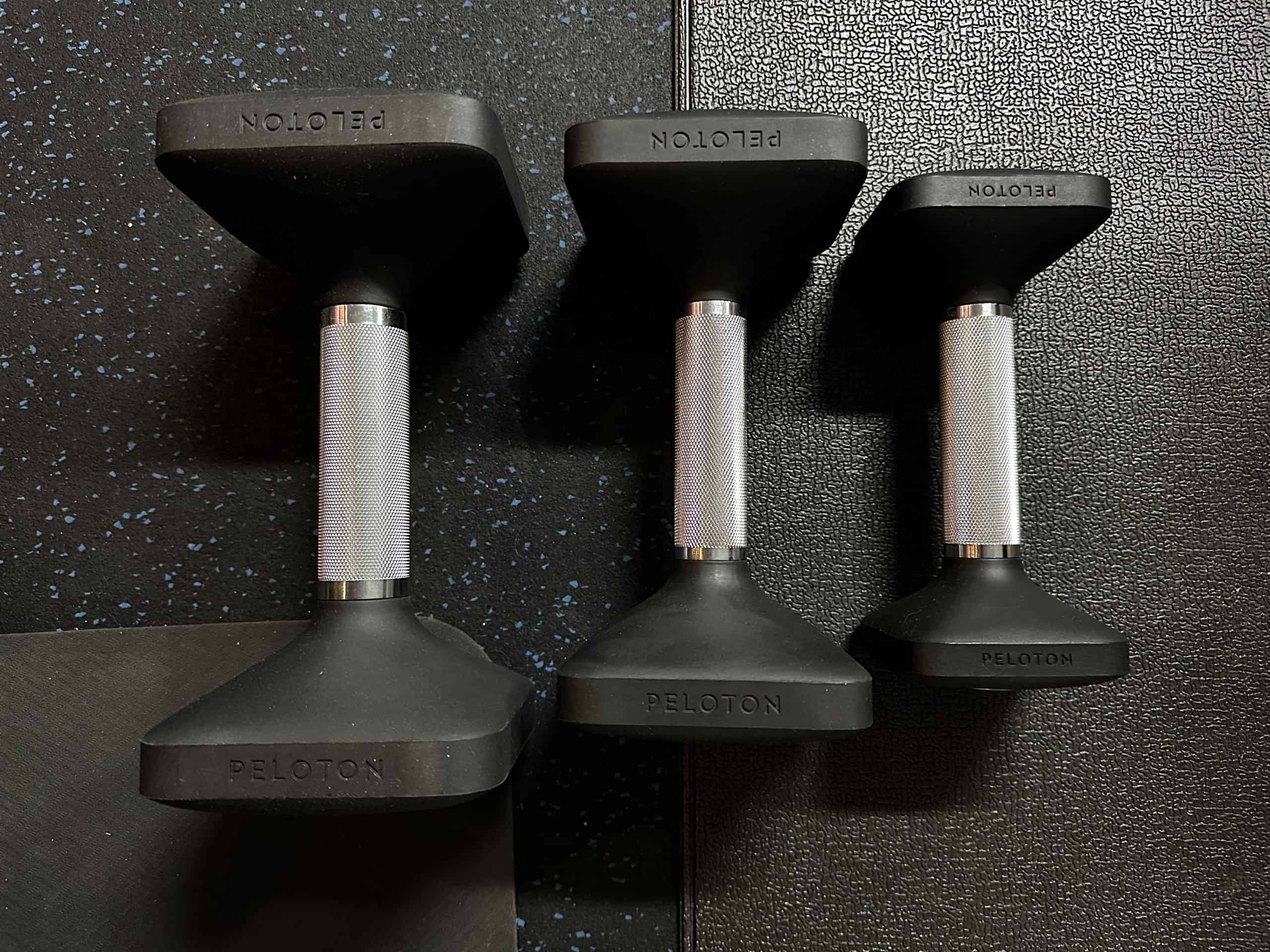 Haltères Peloton Unisex - Poids En Fonte Revêtus Polyuréthane - 2,3 Kg à 13,6 Kg Par Paire - Design Ergonomique Carré